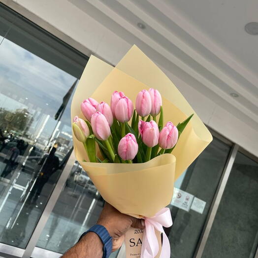 Букет розовых тюльпанов