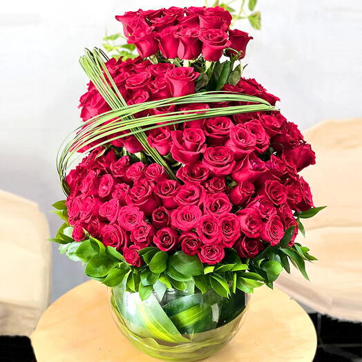 Grand Red Roses Vase Arrangement – Premium Fresh Roses