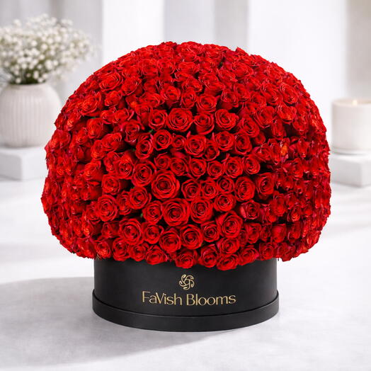 A Year of Love – 365 Red Roses Hat Box