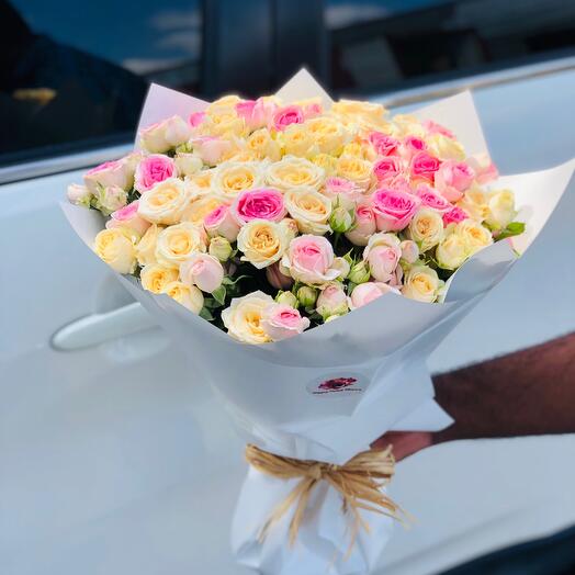 Букет из 20 розовых и 20 персиковых мини-роз