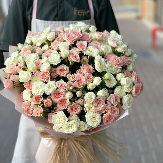 Смешанные букеты из кустовых роз - 541