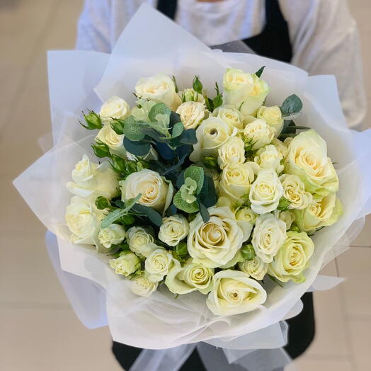 ВСЕ БЕЛЫЕ РОЗЫ   СПРЕЙ-РОЗЫ В БУКЕТЕ