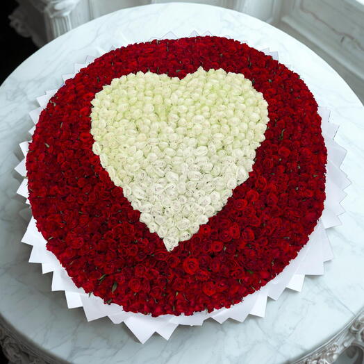 Cœur d'éternité : composition florale de roses rouges et blanches de 1801 – Le luxe ultime