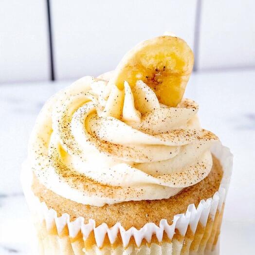 Банановый кекс с корицей и кремом – влажный банановый кекс с карамельной начинкой и глазурью из сливочного сыра