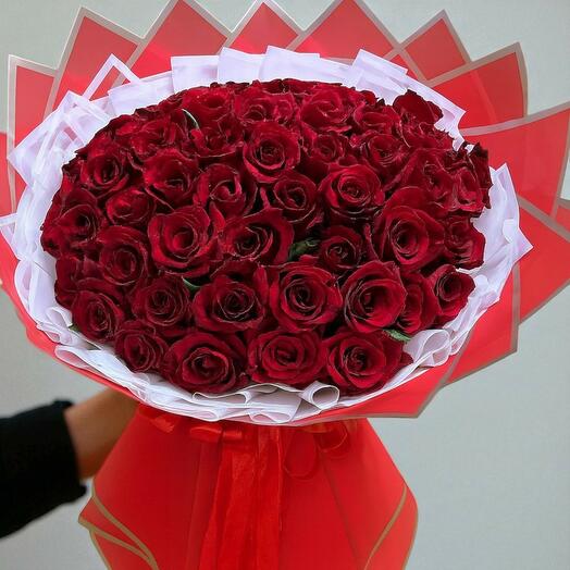 Boquet of 80 red roses;
