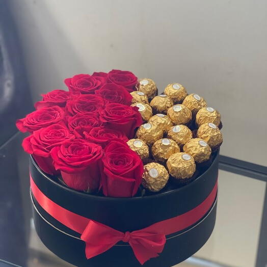 Premium 15 roses rouges avec 16 Ferrero Rocher dans une boîte