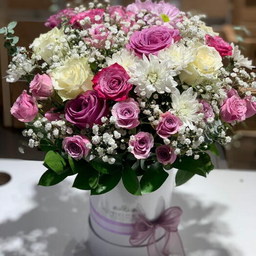 Специальная коробка с фиолетовыми розами