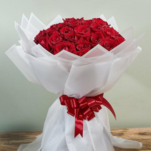 Букет из 51 ярко-красной розы