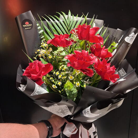 Романтический букет из красных роз