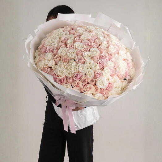 La Vie en Rose- Premium Pink and white rose looks large Bouquet