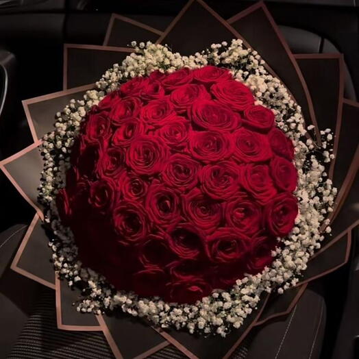 Ramo de lujo de 51 rosas rojas premium