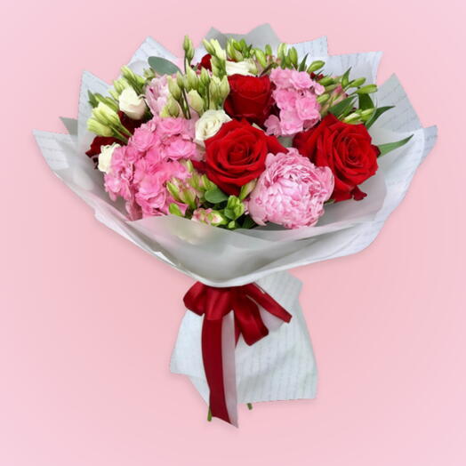 Be my lady: pink hydrangeas,red rose,white lisianthus,stem pink carnation