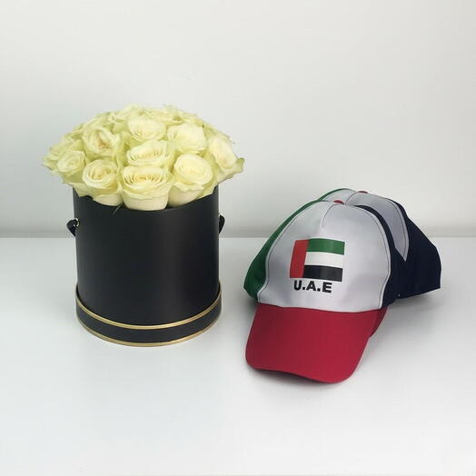 20 белых роз с колпачками с флагом ОАЭ | элегантная черно-золотая шляпная коробка – подарок к национальному дню в Дубае