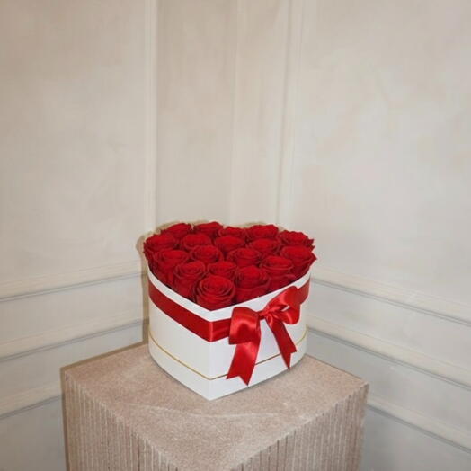20 красных роз в коробке-сердце
