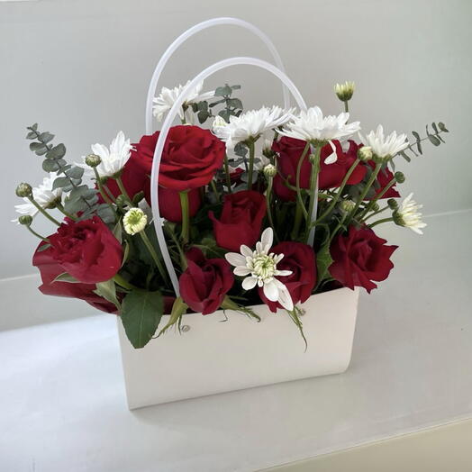 Классическая романтическая корзина