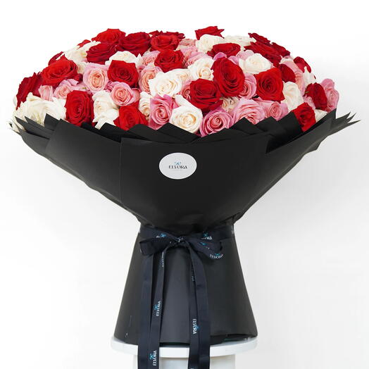 Букет Pure Prestige из красных, розовых и белых роз