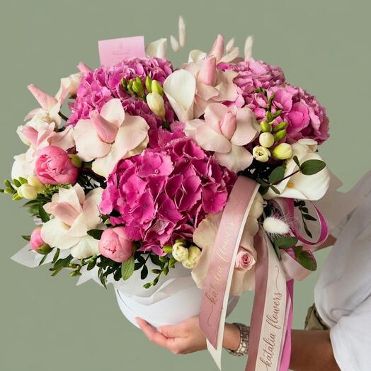 Royal Pink" Box - Luxury Hydrangea   Rose Arrangement