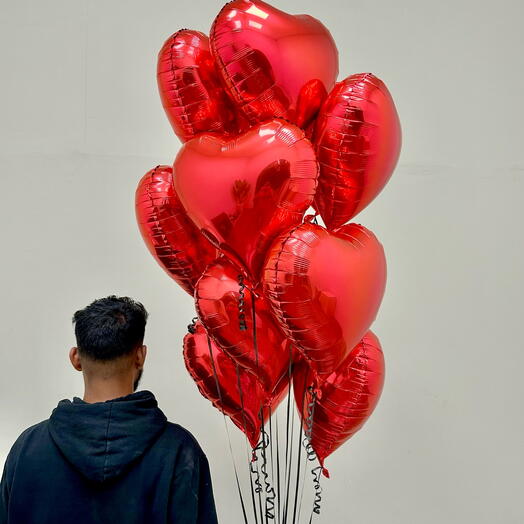 11 globos rojos en forma de corazón