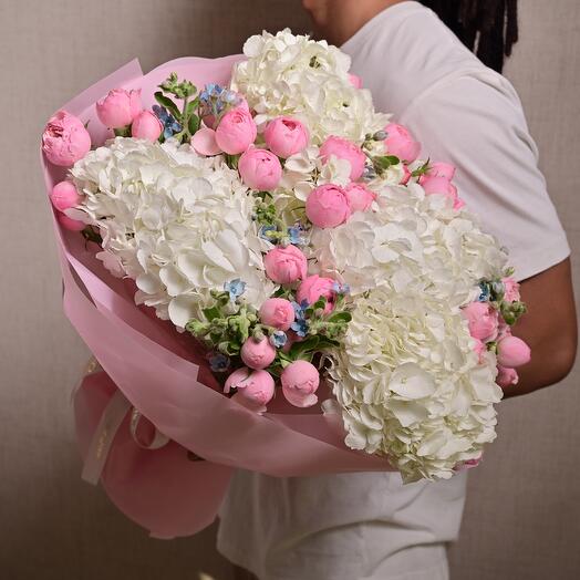 Букет гортензии, пиона и кустовых роз  6814