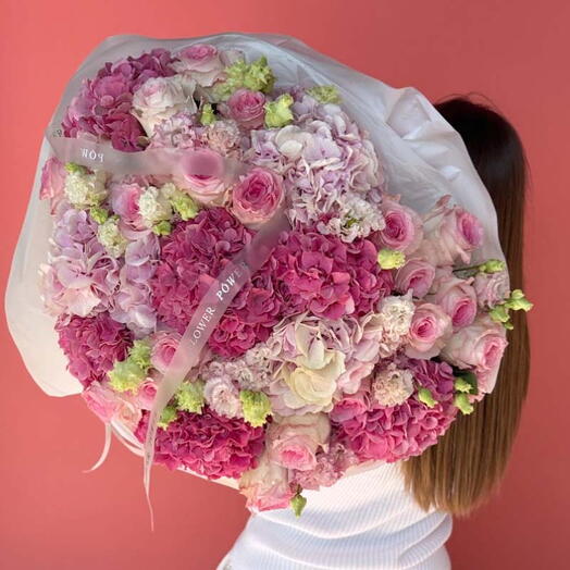 Берри Блум: Большой букет садовых роз цвета маджента и гортензий цвета фуксии