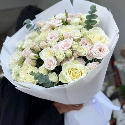 Ramo mixto de rosas Snow queen