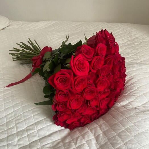 Премиум-букет из 50 красных роз