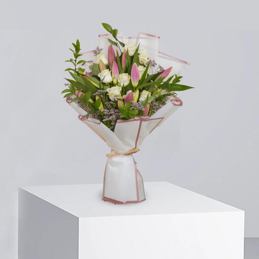 Sydney – 10 Pink Lilies, 10 White Roses with Ruscus   Lavender Statice