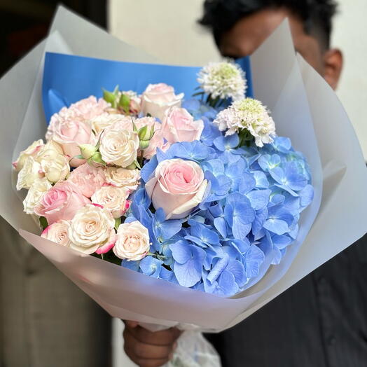 Bouquet of roses  hydrangeas  carnation