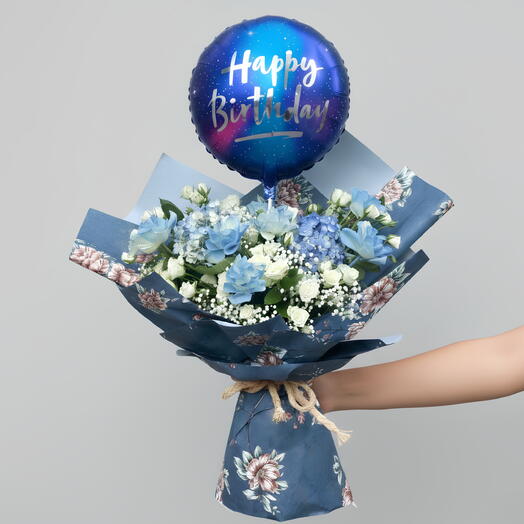 👑💙🎂 Mister Royal! Rosas azules, rosas blancas   un globo de cumpleaños para un rey! RegalosParaHombres MetasDeCumpleaños