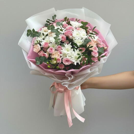 Armonía Rosada – Ramo Floral Rosa y Blanco