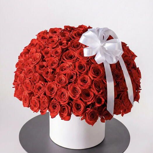 99 красных роз в куполе в роскошной коробке – цветы ко Дню святого Валентина