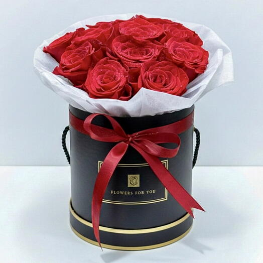 Velvet Romance – 11 Red Roses in a Black Box