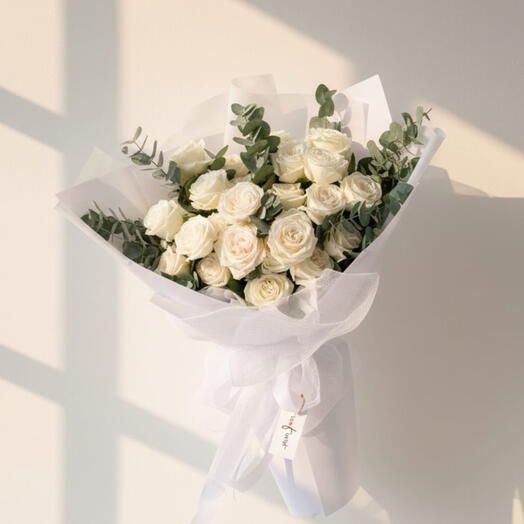 15 White Roses Signature Bouquet