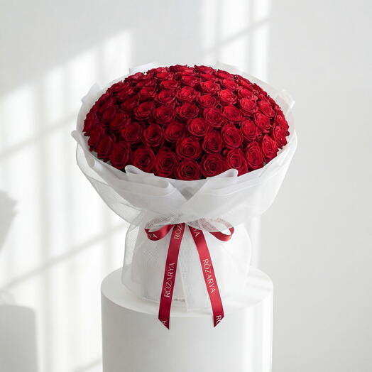 Роскошный купол из красных роз большой
