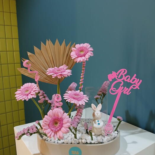 ترتيب صينية طفلة صغيرة