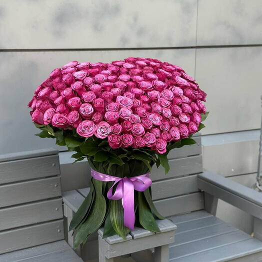 Фиолетовые розы в форме сердца