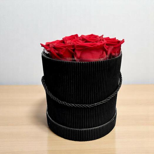 Round box with roses