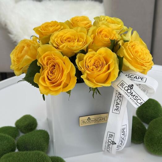 Большая коробка с цветами Лимонный золотой зяблик