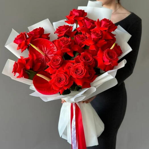 Красный поцелуй Романтический  Юбилейный Букет