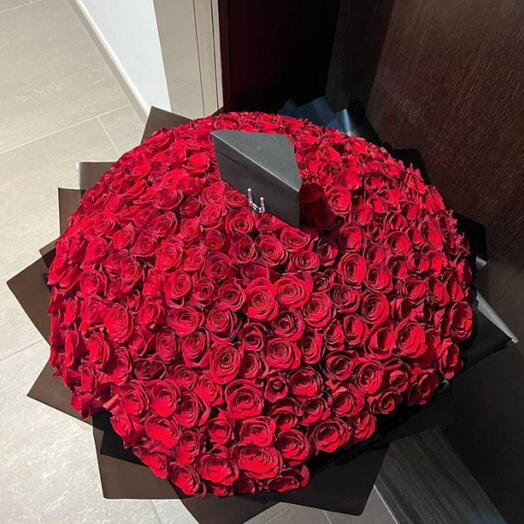Роскошный букет из 201 красных роз, размер XXL