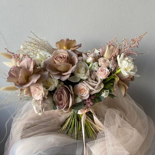 Wedding bouquet with latte roses