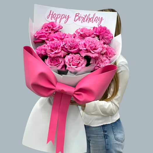 Роскошный букет рифлёных роз на день рождения