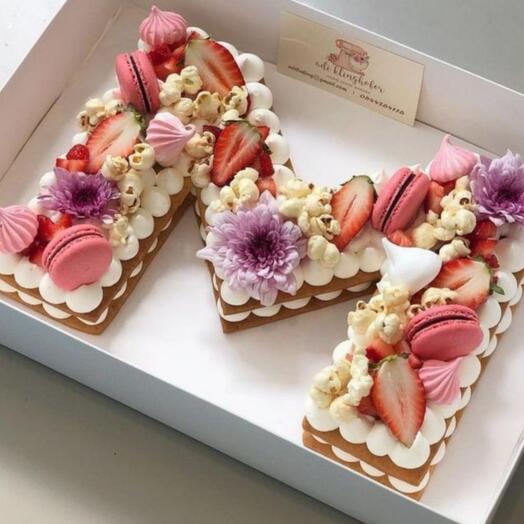 Тематический торт в форме буквы M