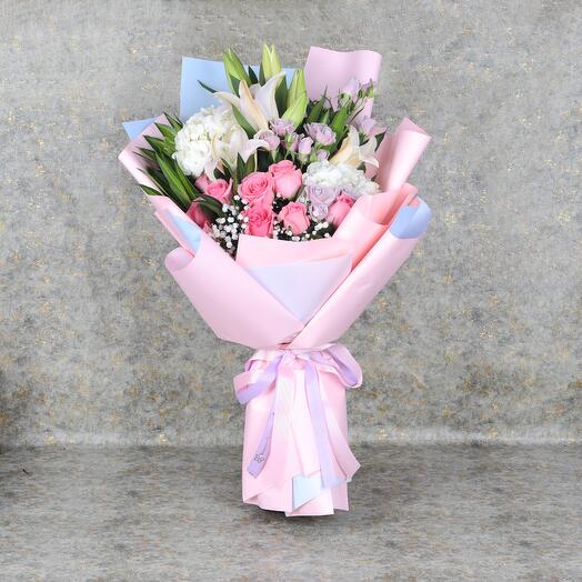 Lady in Town 17 Flower Bouquet