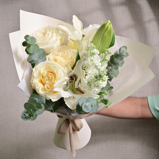 Elegant Candlelight Roses and Lily Bouquet  6649