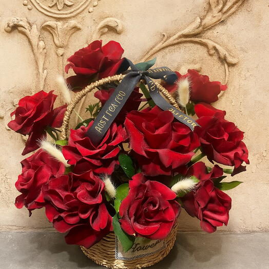 Элегантный букет из 12 раскрытых роз