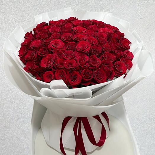 Вибрация любви_ Роскошный букет красных роз для годовщины, дня рождения или дня святого Валентина