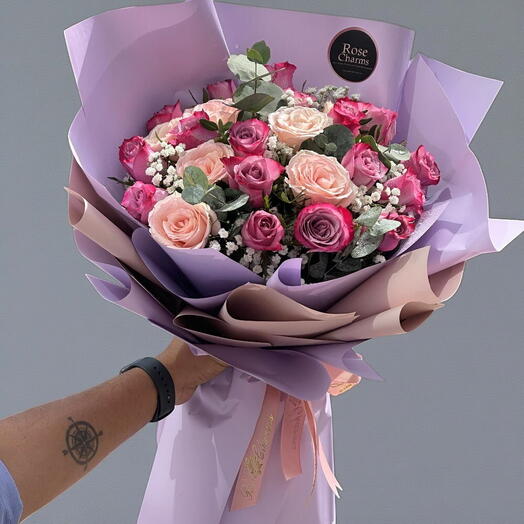 Фиолетовая страсть – 25 роскошных роз