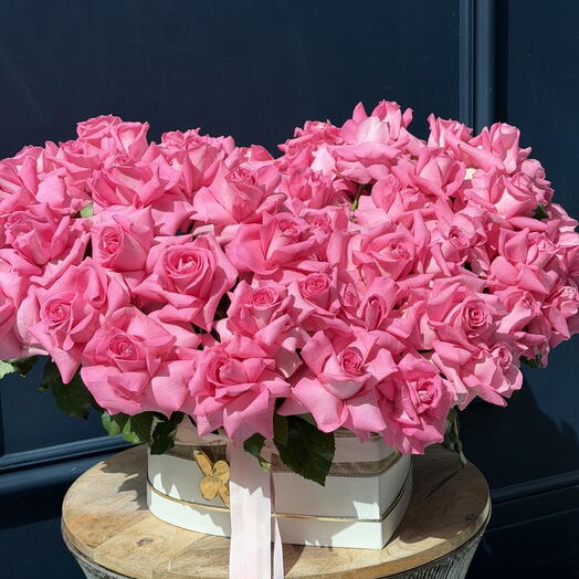 French Roses in a heart-box "Pure Feelings"