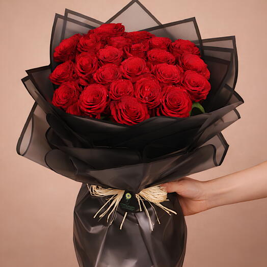 Потрясающий букет из 24 красных роз